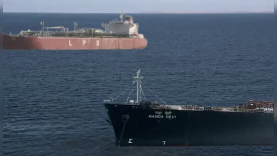 പശ്ചിമേഷ്യൻ സംഘർഷം; രണ്ട് ഇന്ത്യൻ കപ്പലുകൾ കൂടെ ഹോർമുസ് കടന്നു