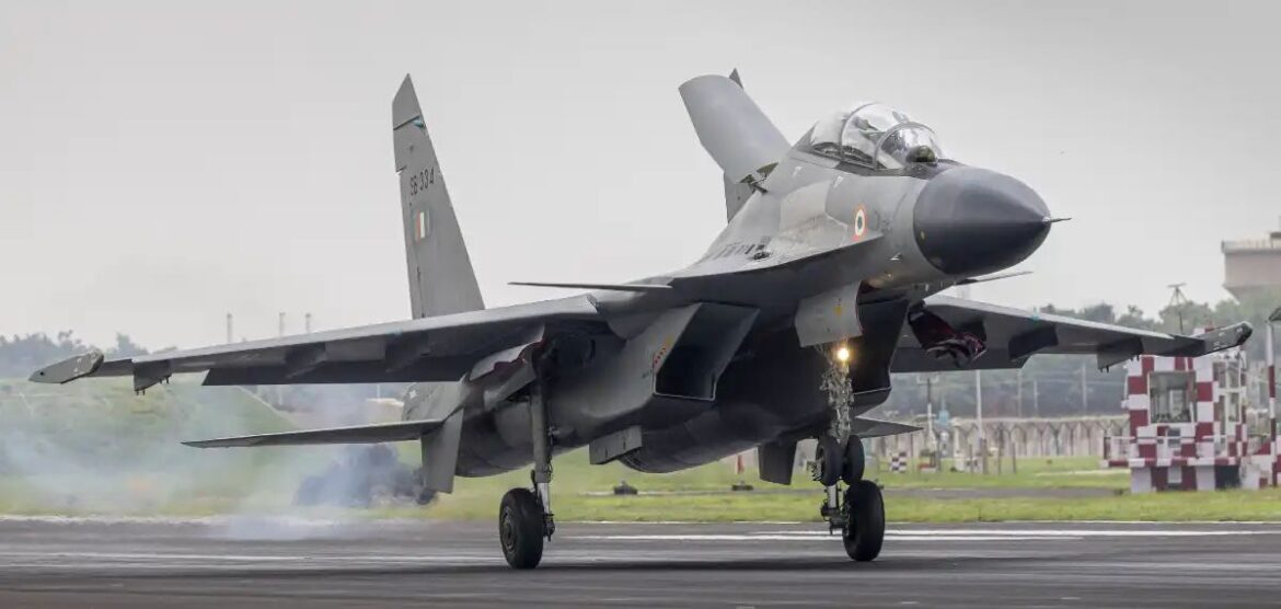 അസമിൽ കാണാതായ സുഖോയ് യുദ്ധവിമാനം തകര്‍ന്നുവീണുവെന്ന് സ്ഥിരീകരിച്ച്‌ വ്യോമസേന, തിരച്ചില്‍ തുടരുന്നു