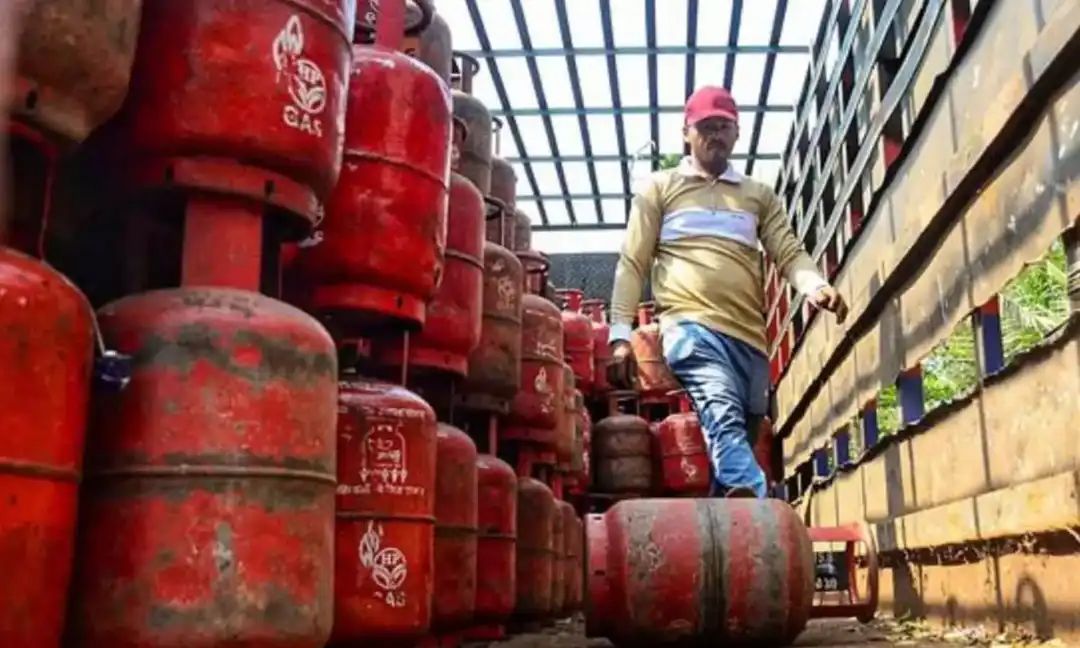 എല്‍പിജി ക്ഷാമം രൂക്ഷം; ഗ്രാമീണ മേഖലയില്‍ ബുക്കിങ് ഇടവേള 45 ദിവസമാക്കി