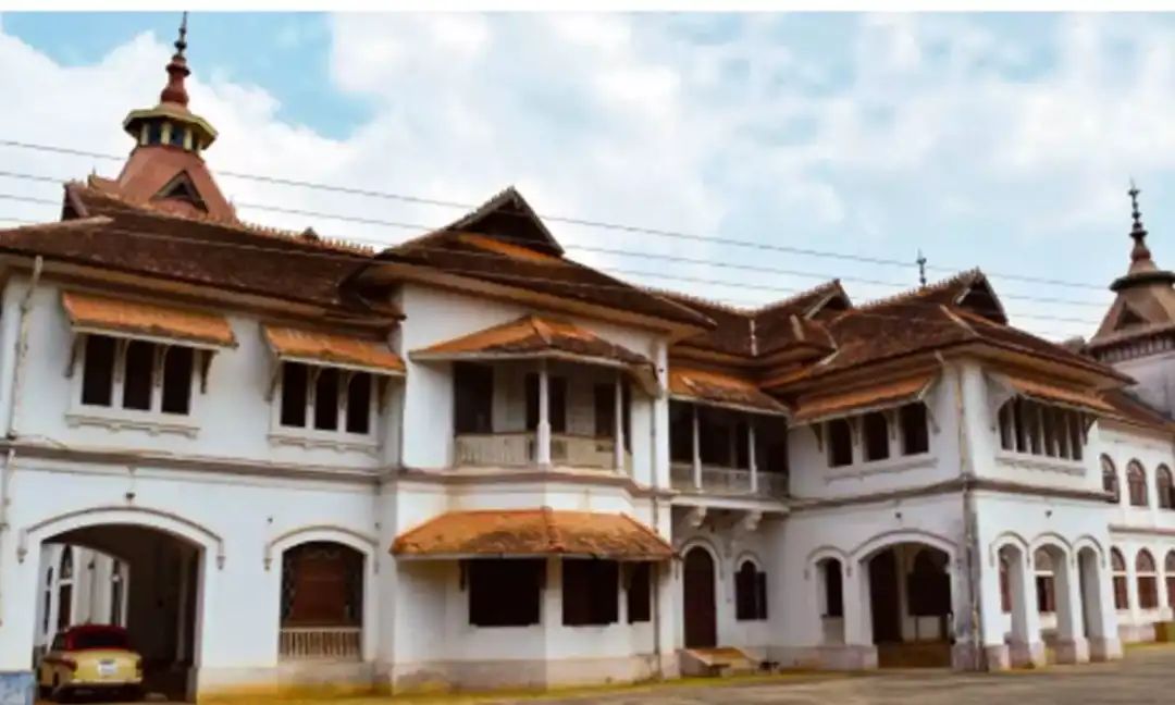 കവടിയാര്‍ കൊട്ടാരത്തില്‍ വന്‍കവര്‍ച്ച: രണ്ട് കോടി രൂപയുടെ സ്വര്‍ണം മോഷണം പോയതായി പരാതി