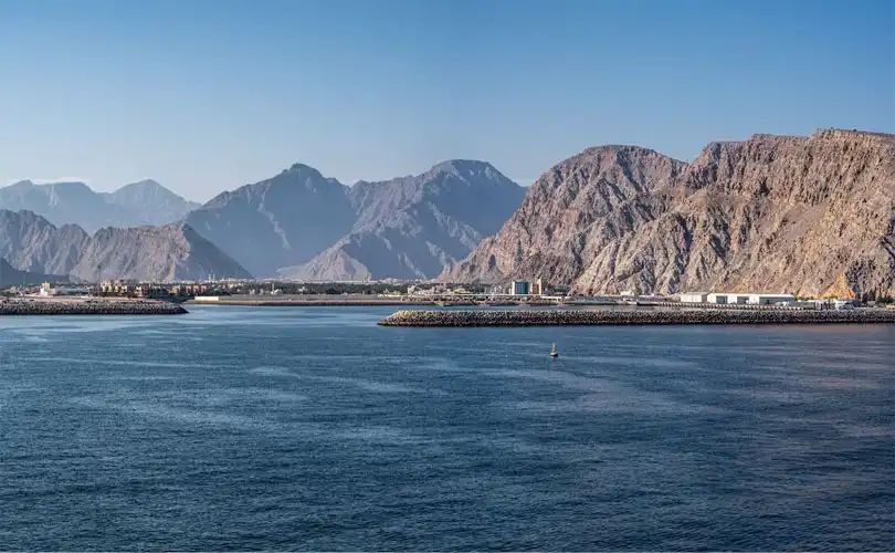 ഹോര്‍മൂസ് കടലിടുക്കിനടുത്ത് കനത്ത അമേരിക്കൻ ആക്രമണം; ഇറാന്റെ മിസൈല്‍ കേന്ദ്രങ്ങള്‍ ആക്രമിച്ചു