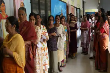 കേരളം വിധിയെഴുതി! സംസ്ഥാനത്ത് പോളിങ് സമയം അവസാനിച്ചു