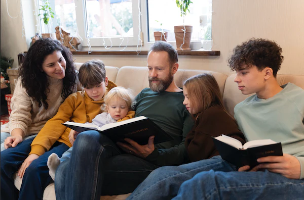 വചനത്തിന്റെ വെളിച്ചത്തിൽ മക്കളെ വളർത്താം…