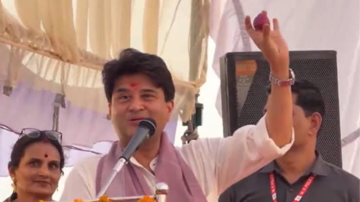 ‘വേനല്‍ ചൂടില്‍നിന്ന് രക്ഷ നേടാൻ എ.സി വേണ്ട, കീശയില്‍ ഒരു ഉള്ളി ഇട്ടാല്‍ മതി’ ; വിചിത്ര പരിഹാര മാര്‍ഗവുമായി കേന്ദ്രമന്ത്രി