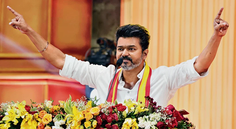 ജോസഫ് വിജയ് തമിഴകത്തിന്‍റ മുഖ്യമന്ത്രിയായി സത്യപ്രതിജ്ഞ ചെയ്തു