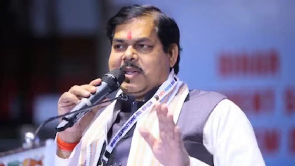 ‘പെണ്‍കുട്ടികള്‍ എന്താനാണ് പഠിക്കുന്നത്? അവര്‍ വീട്ടിലിരിക്കണം’: ബിഹാര്‍ വിദ്യാഭ്യാസ മന്ത്രിയുടെ വിവാദ പരാമ‍ശം