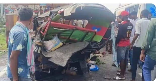 മഹിന്ദ്ര ഥാര്‍ ഓട്ടയിലേക്ക് ഇടിച്ച് കയറി 6 പേര്‍ക്ക് ദാരുണാന്ത്യം