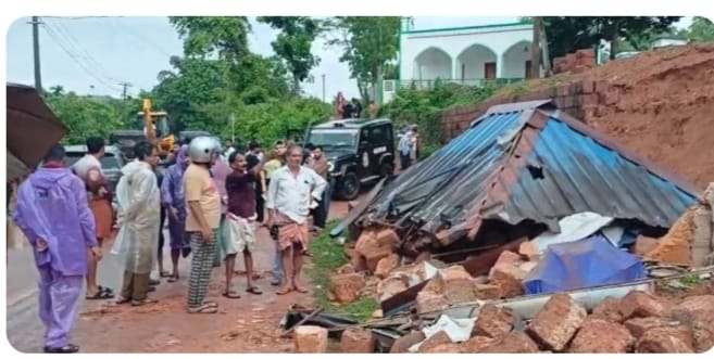 വീടിന്റെ മതിലിടിഞ്ഞ് സഹോദരങ്ങളായ രണ്ട് കുട്ടികള്‍ക്ക് ദാരുണാന്ത്യം