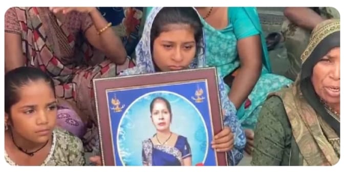കടം വാങ്ങിയ 5,000 രൂപ തിരികെ നൽകിയില്ല; വിധവയെ പെട്രോളൊഴിച്ച് കത്തിച്ച് കൊലപ്പെടുത്തി