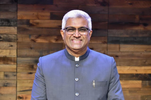 ജേക്കബ് മാത്യു ഡാളസ് ഐ. പി. സി റ്റാബർനാക്കിൾ സഭാ ശുശ്രൂഷകനായി ചാർജെടുത്തു