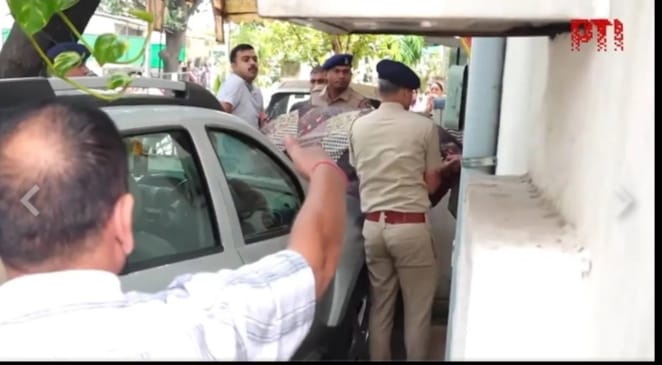 ഇപ്പോള്‍ കല്ല്യാണം വേണം, പറ്റില്ലെന്ന് പിതാവ്; പോലീസുകാരനായ അപ്പനെ മകന്‍ വെടിവെച്ച് കൊന്നു