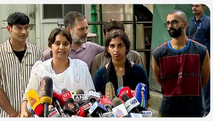 സമരത്തീയായി ഇന്ദ്രപ്രസ്ഥം:ആവേശം അണമുറിയാതെ യുവതി യുവാക്കള്‍;പരിക്കേറ്റവരുമായി രാഹുലിന്റെ വാര്‍ത്താ സമ്മേളനം